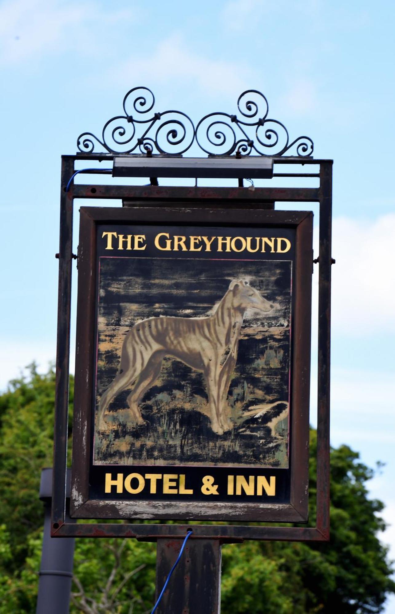 The Greyhound Inn And Hotel Usk Ngoại thất bức ảnh